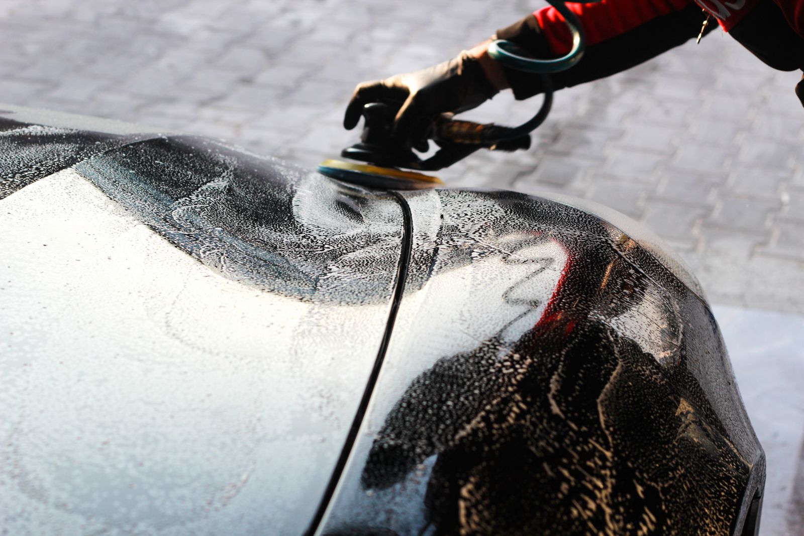 Applying shiner to a car bonnet with a microfiber cloth