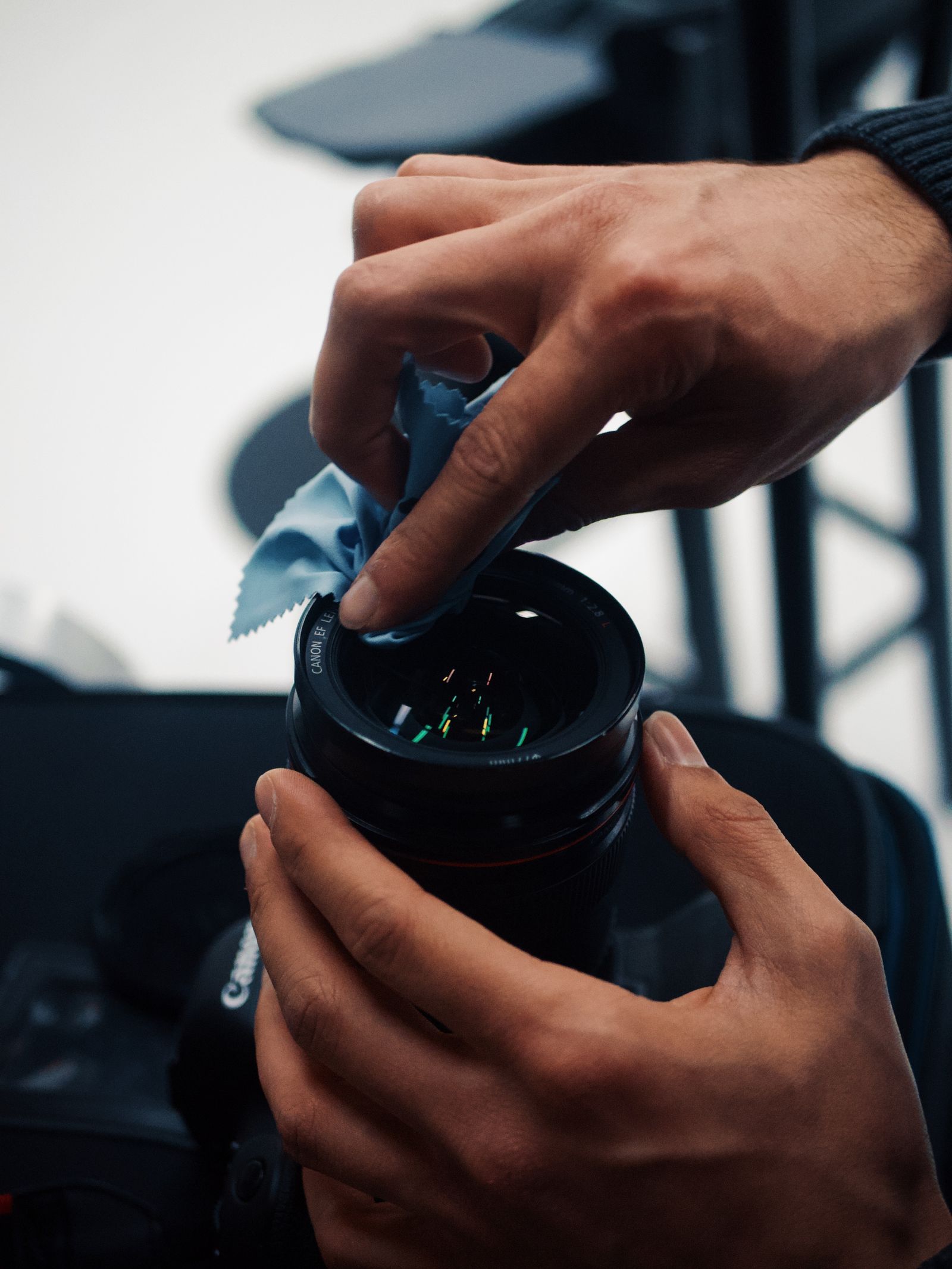 Cleaning a camera lens with the Classic 500 GSM cloth